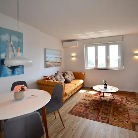 Sarah Apartment