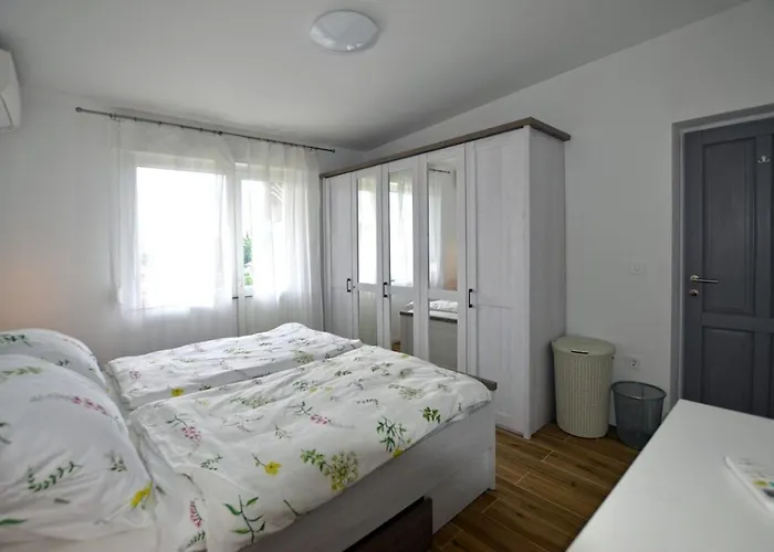 Sarah Apartment
