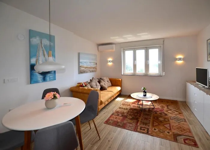 Sarah Apartment
